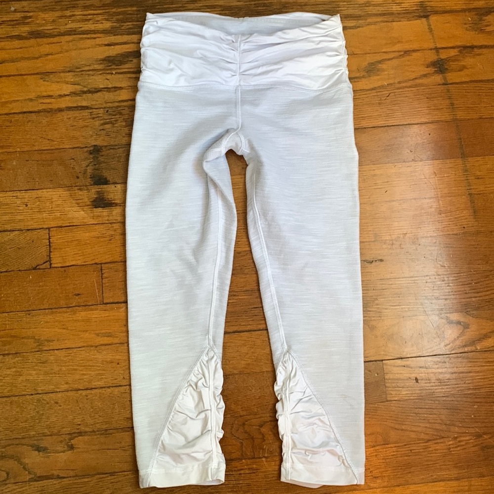 Lululemon light grey and white ruched detail leggings